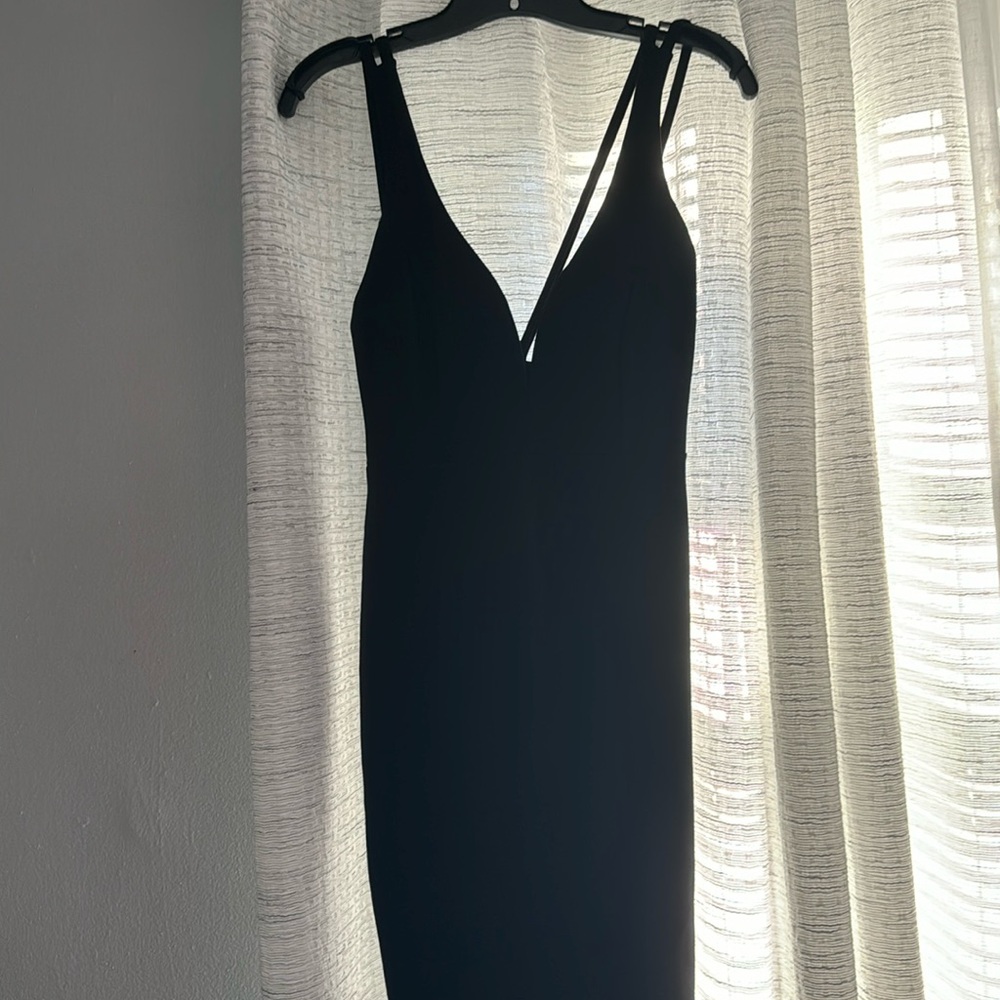 Black body con dress w/ plunge neckline